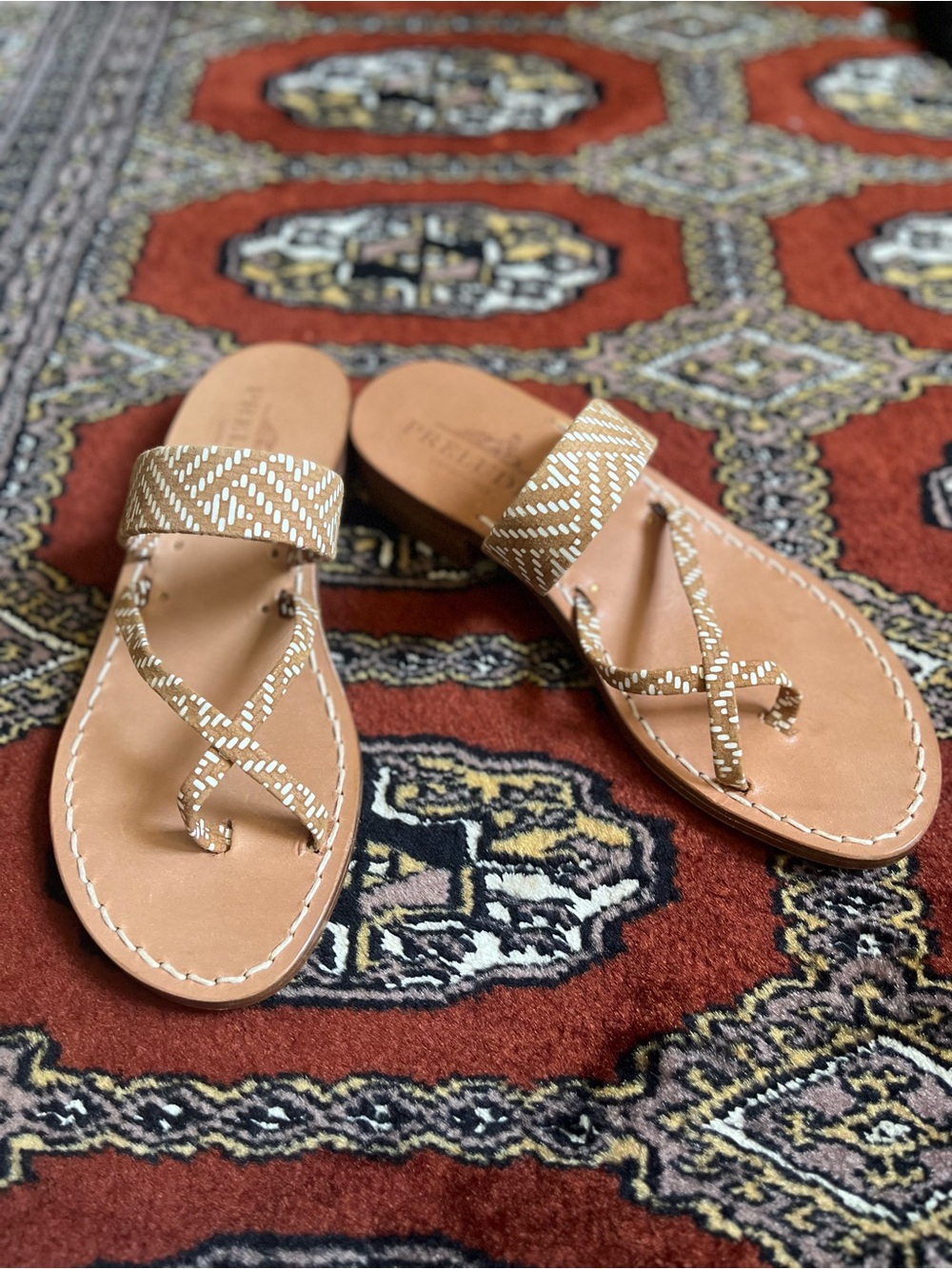 New Artisinal Preludio Tan Leather Toe-Loop Sandals with White Pattern